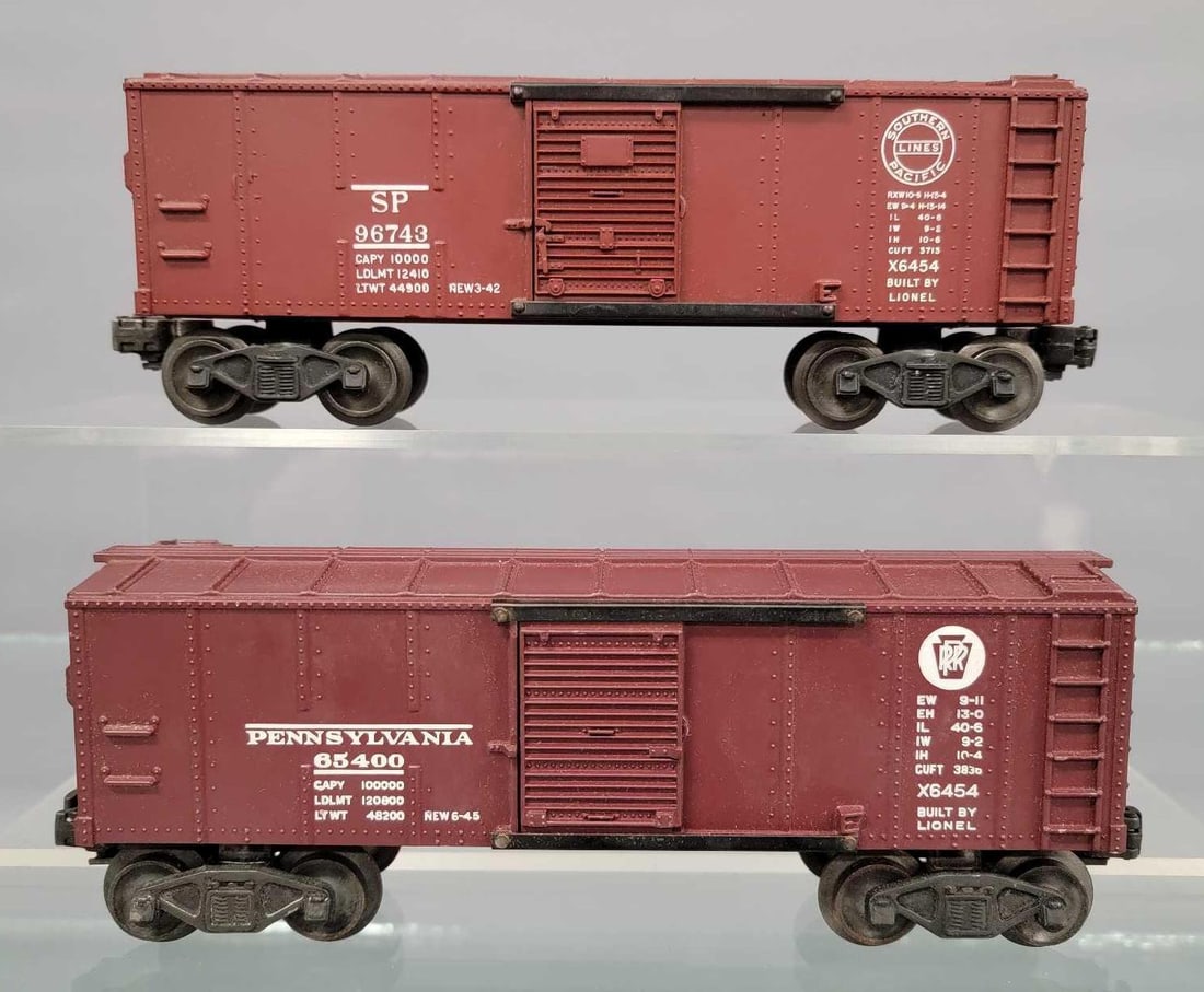 Two Maroon Lionel postwar O 6454 box cars (1 of 6)
