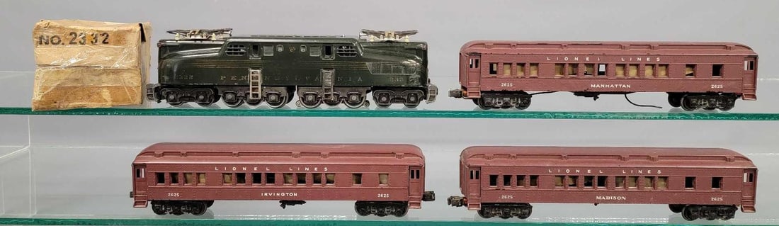 Lionel postwar 2332 GG-1 with three 2625 Madison cars (1 of 9)