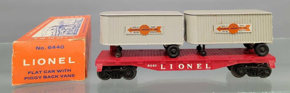 Lionel postwar 6440 flat car with piggyback vans in original box (1 of 13)