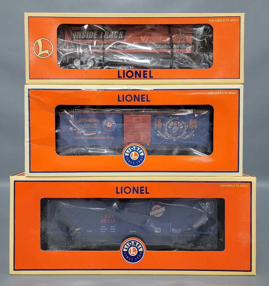 Three Lionel modern O LRRC freight cars in original boxes (1 of 2)