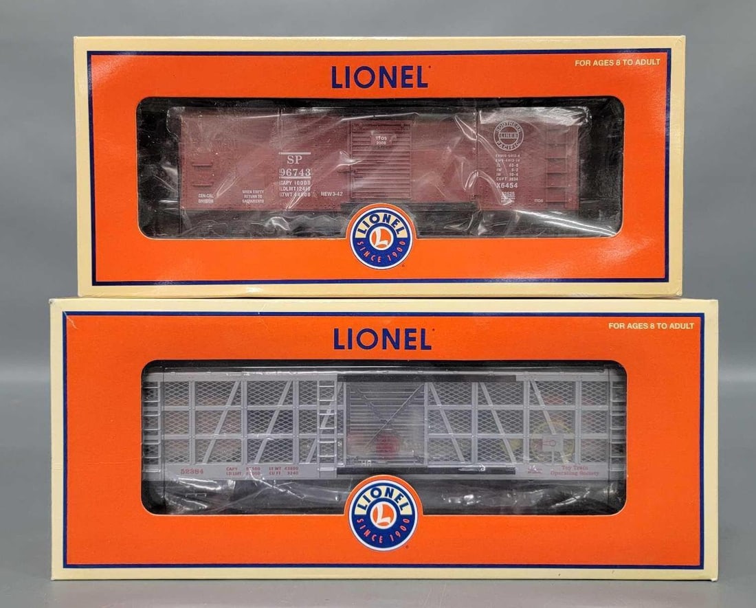 Two Lionel modern O TTOS freight cars in original boxes: Two Lionel modern O TTOS freight cars in original boxes to include 52525 2008 X6454 Southern Pacific box car and 523842005 transparent damage control box car, C9-10 in excellent original boxes.