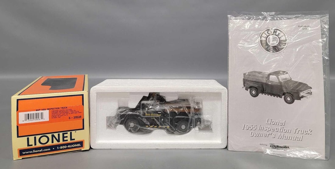 Lionel modern O 39538 Nickel Plate Road 1956 inspection truck: Lionel modern O 39538 Nickel Plate Road 1956 inspection truck, shows very light run time and is C9 in an excellent original box with original instruction sheet.
