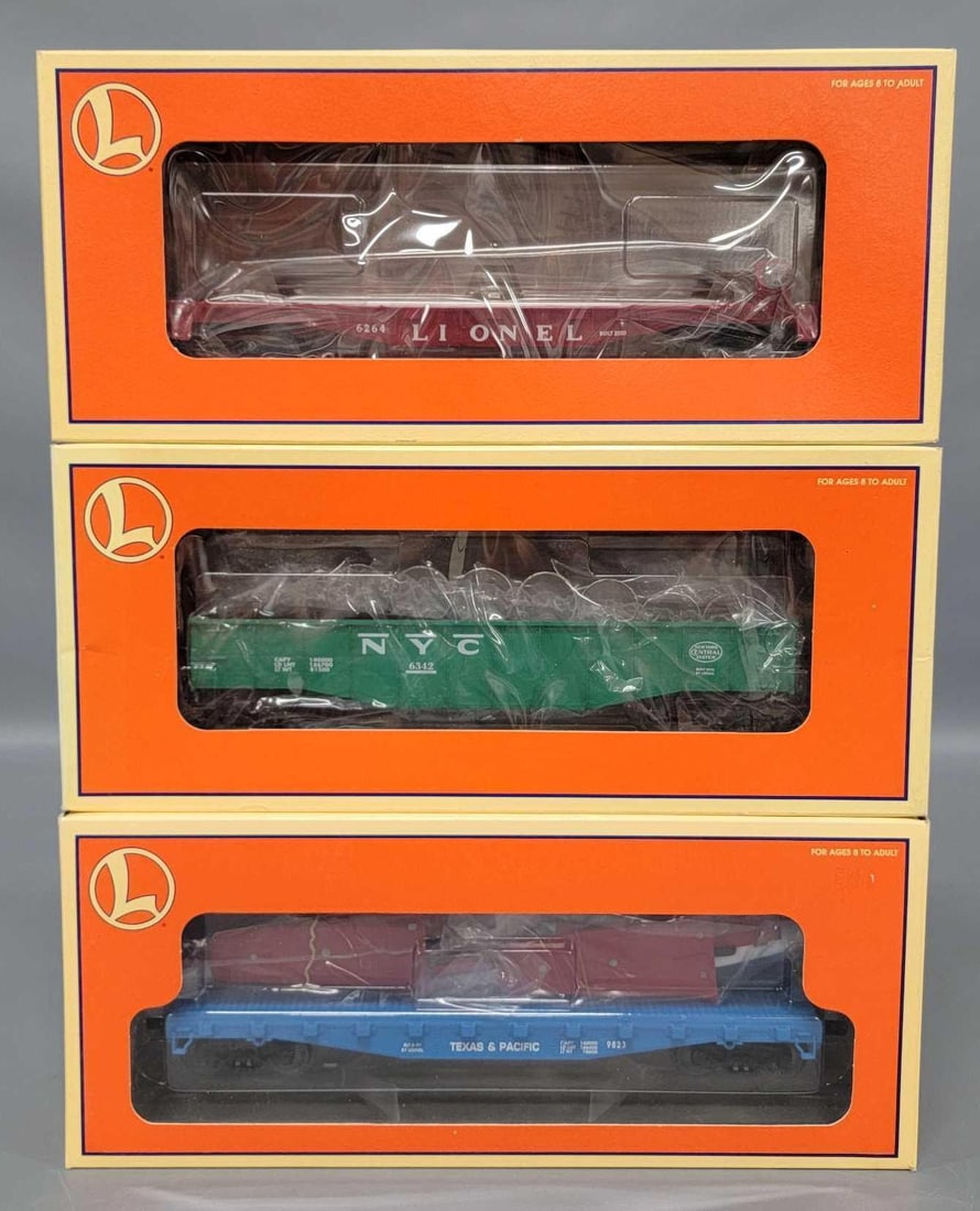 Three Lionel modern O freight cars in original boxes (1 of 2)