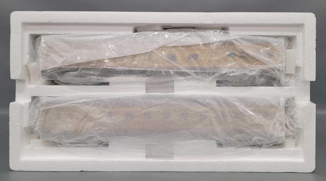 MTH Premier Dealer Appreciation Union Pacific streamlined passenger car set in original box (1 of 12)