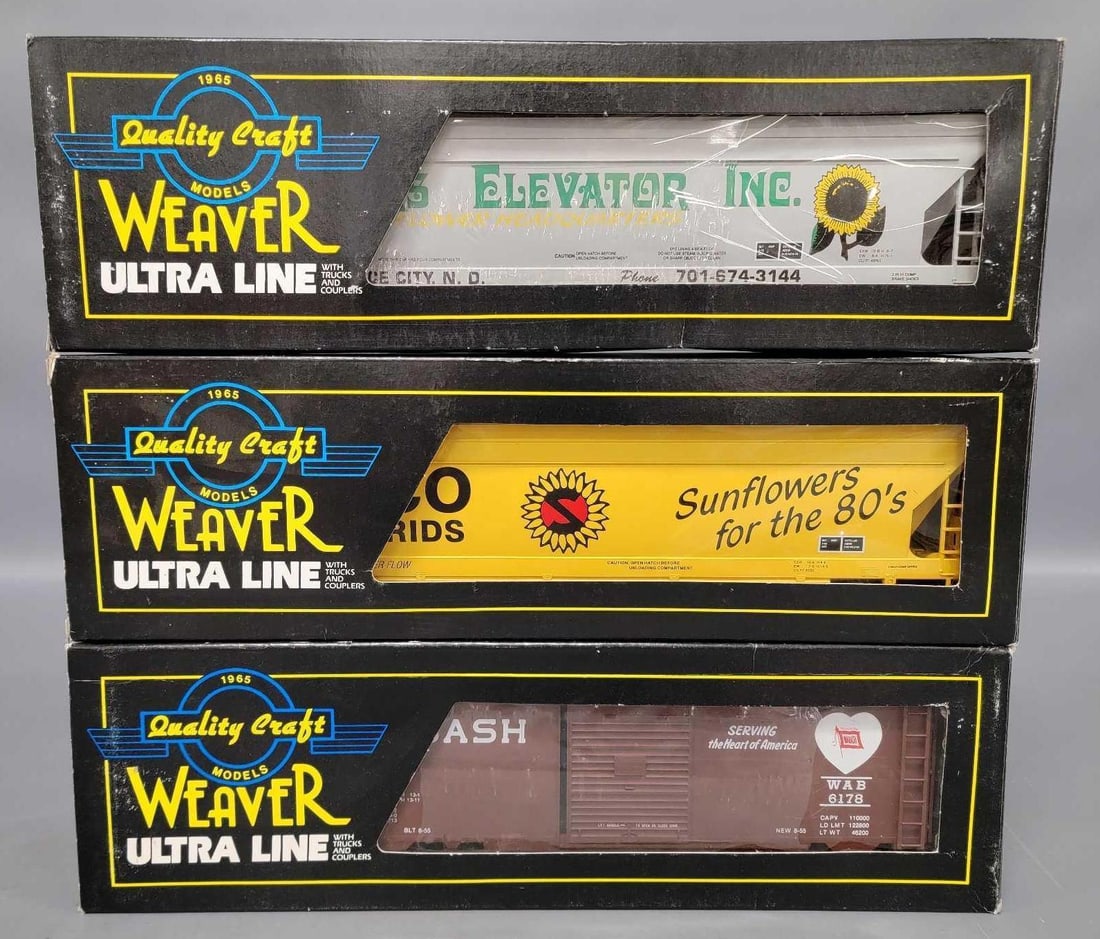 Three Weaver O gauge freight cars in original boxes (1 of 4)
