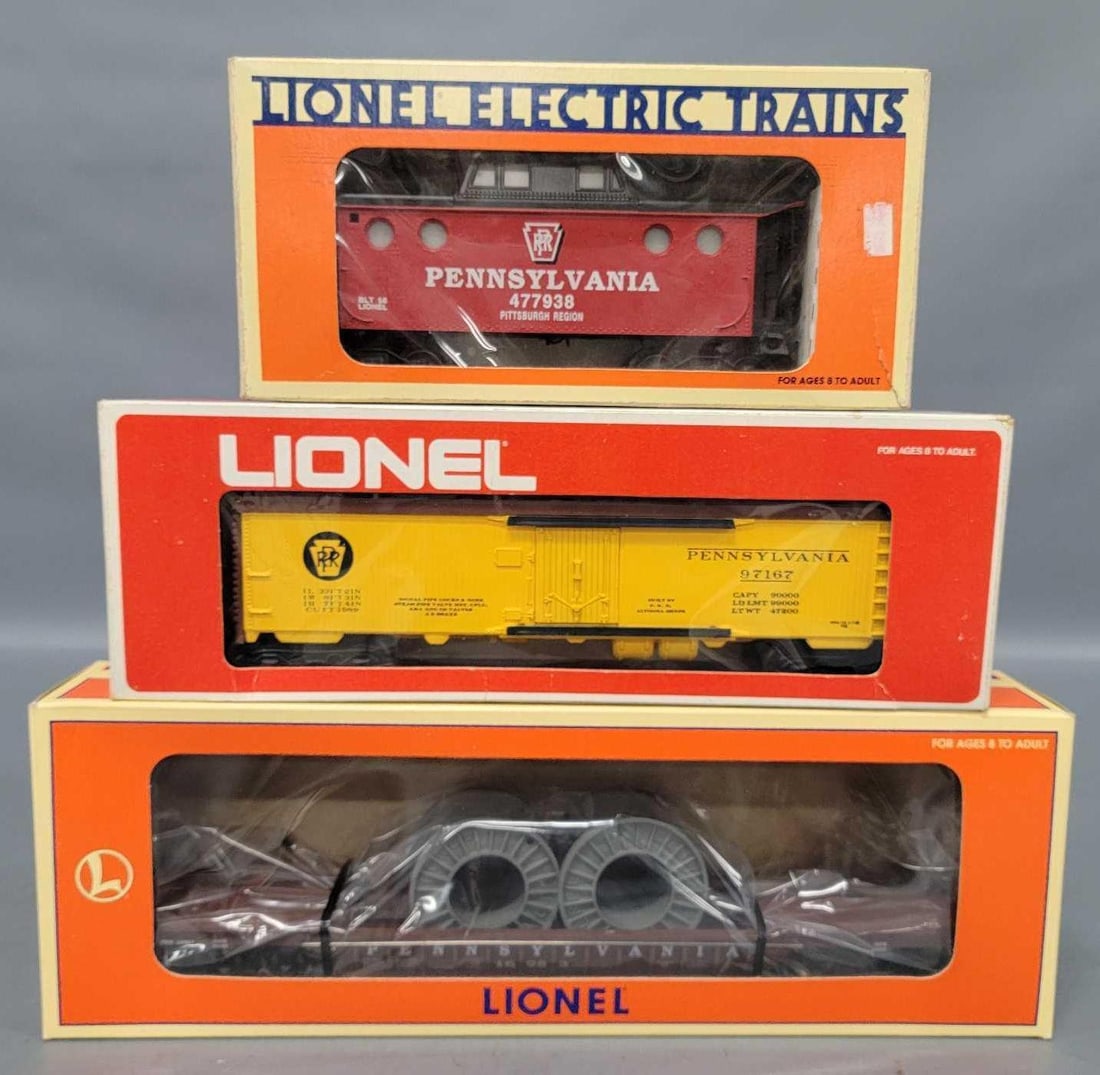 Three Lionel modern era O freight cars in original boxes (1 of 5)