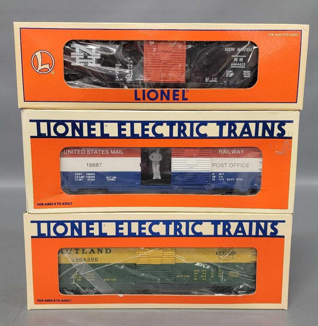 Three Lionel modern era O freight cars in original boxes (1 of 4)
