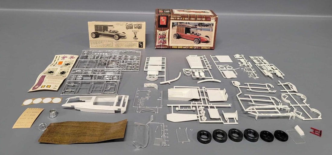 AMT Surf Woody 1/25 Scale Model Kit: AMT Surf Woody 1/25 scale model kit. The kit appears to be complete, with all the plastic pieces still on the sprues. Includes the original box, decals and instructions. Build it one of 3 ways, stock,