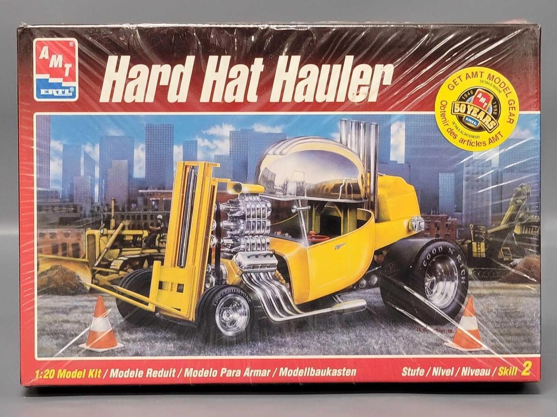 Factory sealed AMT Ertl Hard Hat Hauler 1:20 Scale Model Kit (1 of 6)