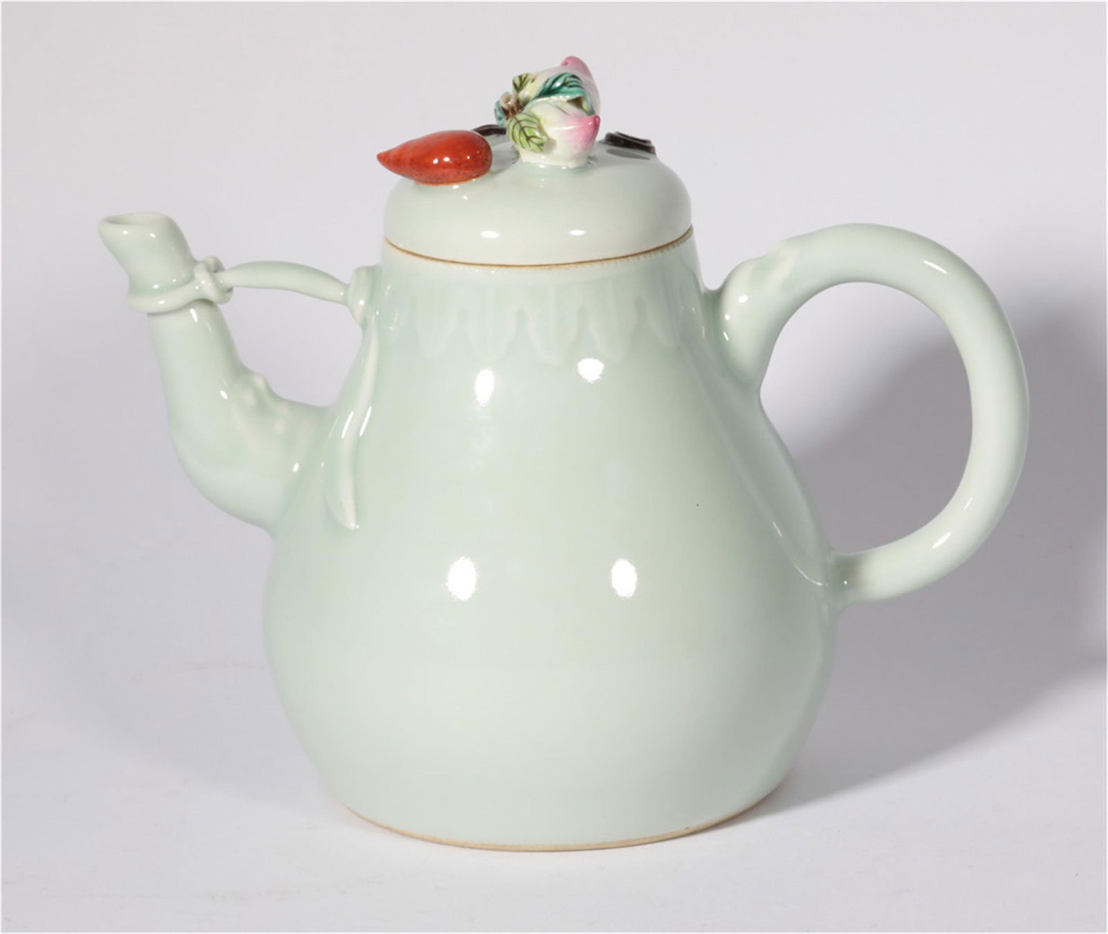 A Celadon Glazed Ewer of Qing Dynasty (1 of 7)