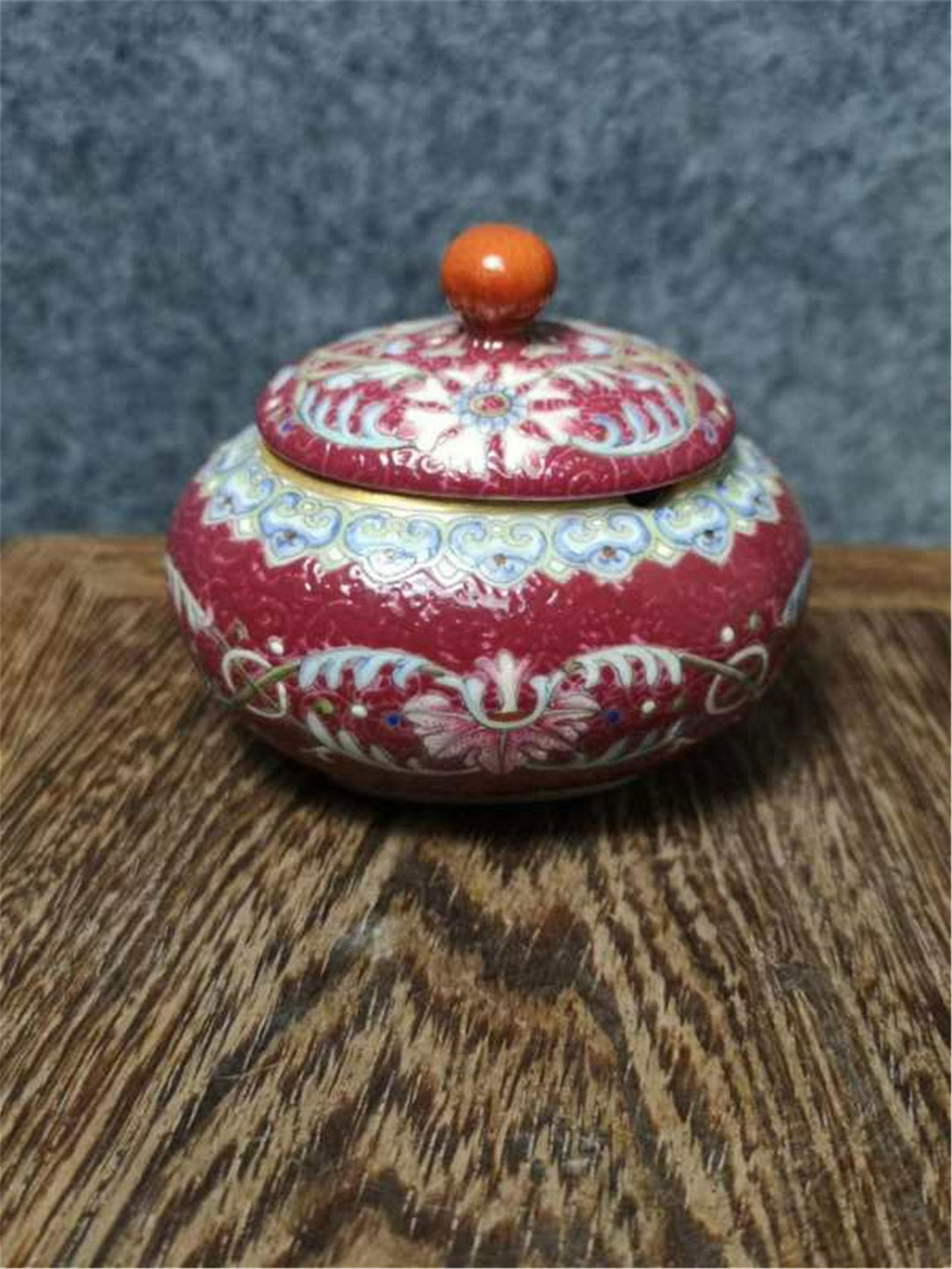 A Famille Rose Jar of Qing Dynasty (1 of 7)