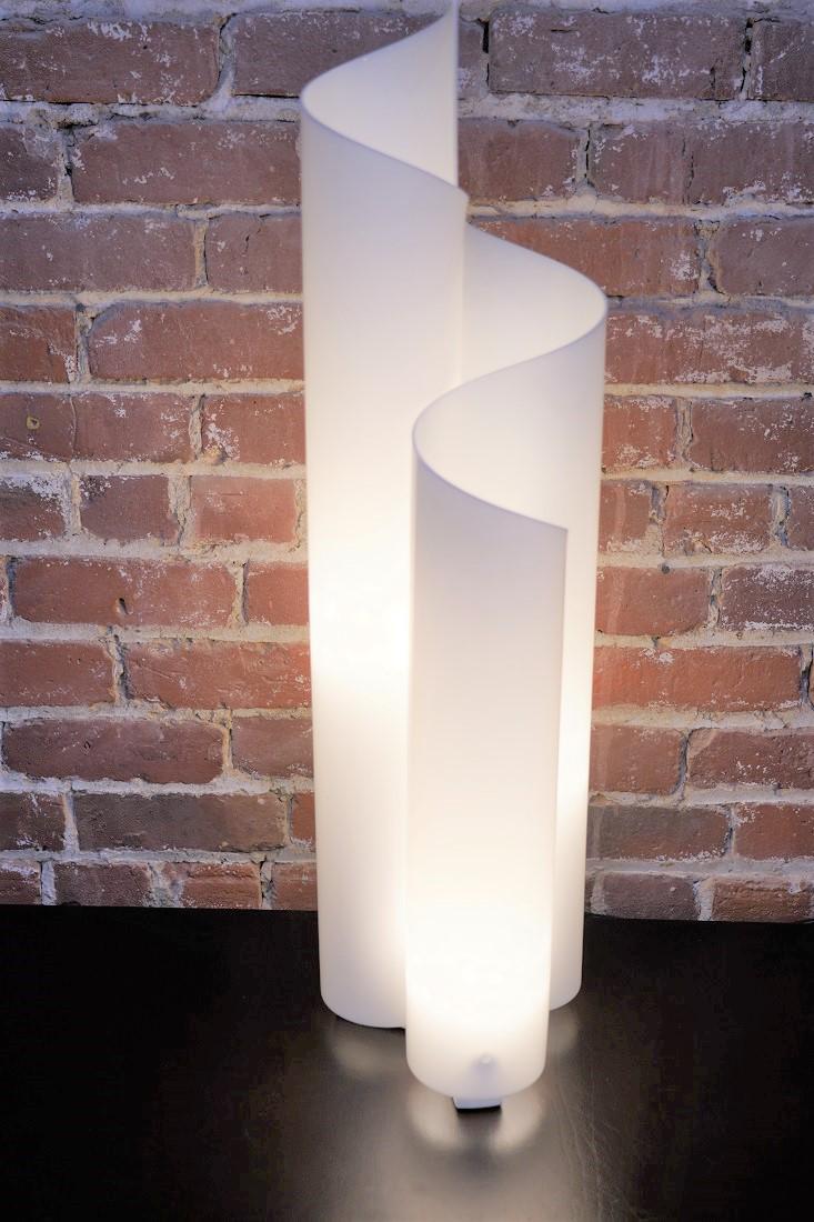 Mezzachimera Magistretti Table Lamp for Artemide: Designer/Artist; Manufacturer: Vico Magistretti; Artemide Markings: Artemide sticker Country of Origin & Materials: Germany, metacrylate Additional Information: The fascinating Mezzachimera Magistrett