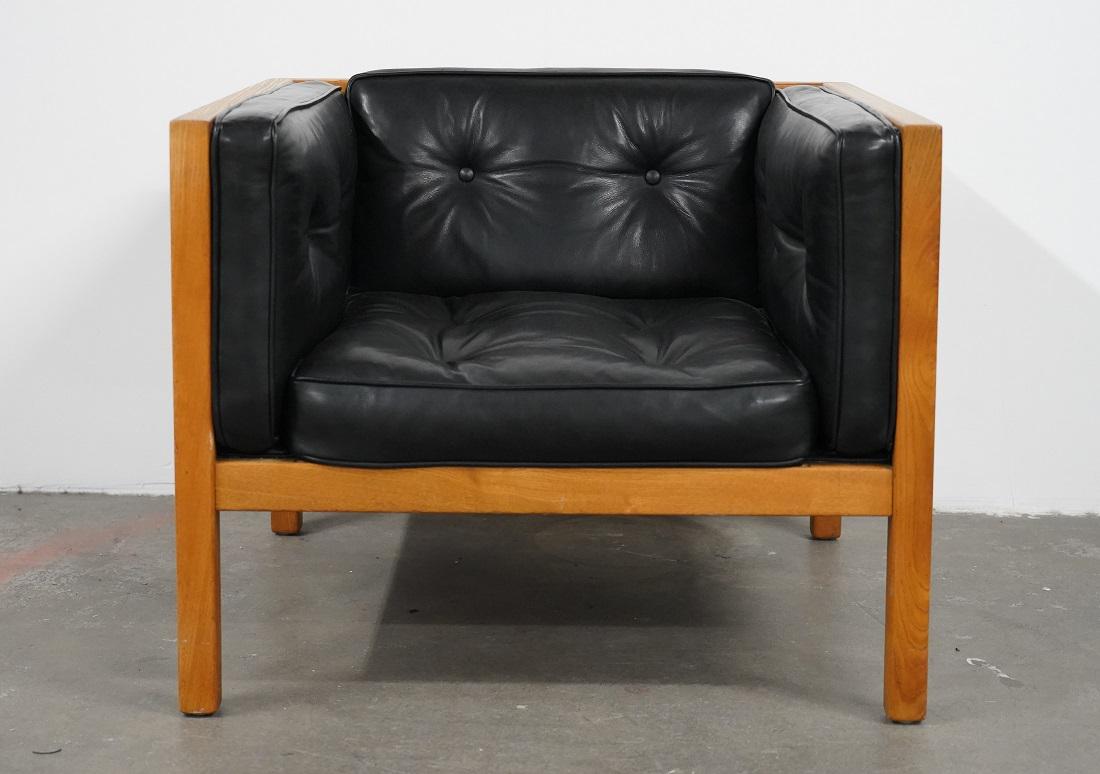 George Nelson Cube Series Chair: Great vintage leather cube series chair designed by George Nelson for Herman Miller. A very clean classic design. Simple oak frame with perfectly patinated black leather. This is very comfortable and 