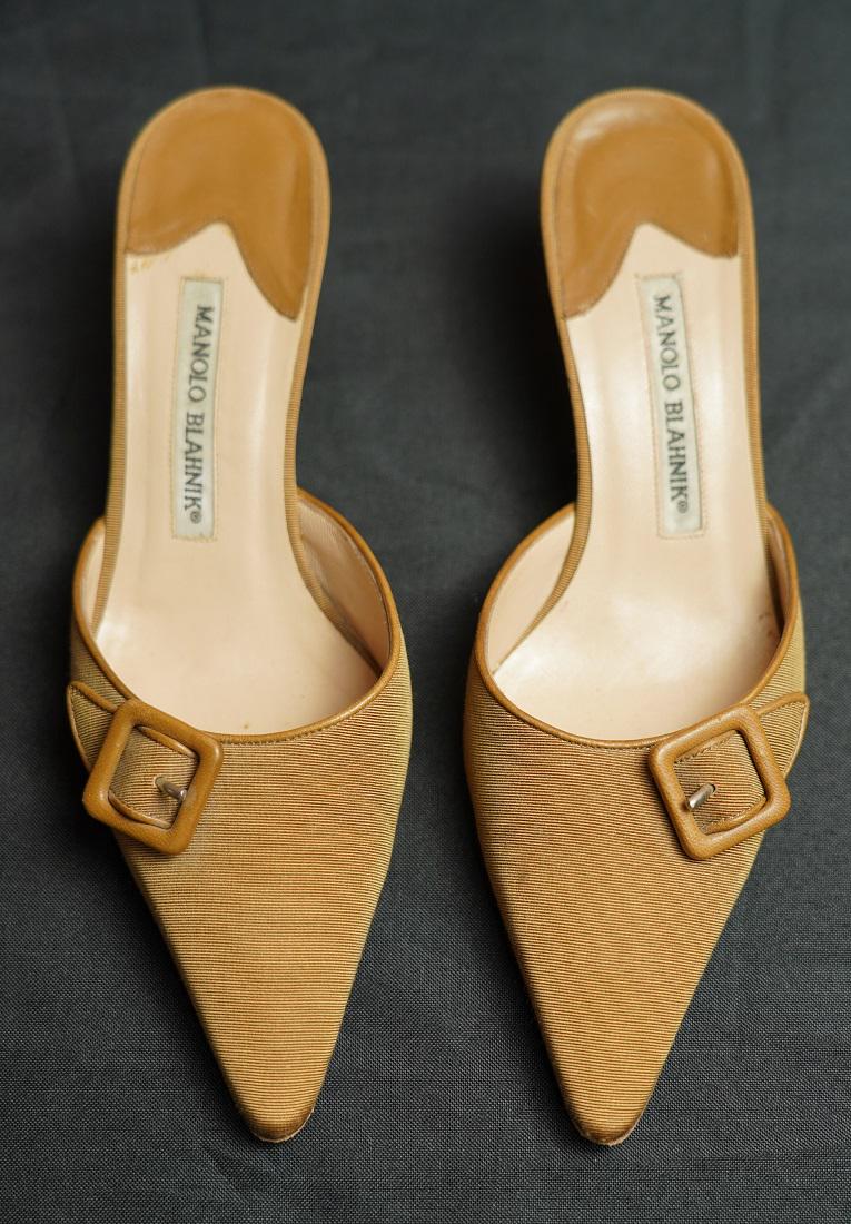 Manolo Blahnik Brown Buckle Shoes: Manolo Blahnik Brown Buckle Shoes. Size 37.5.