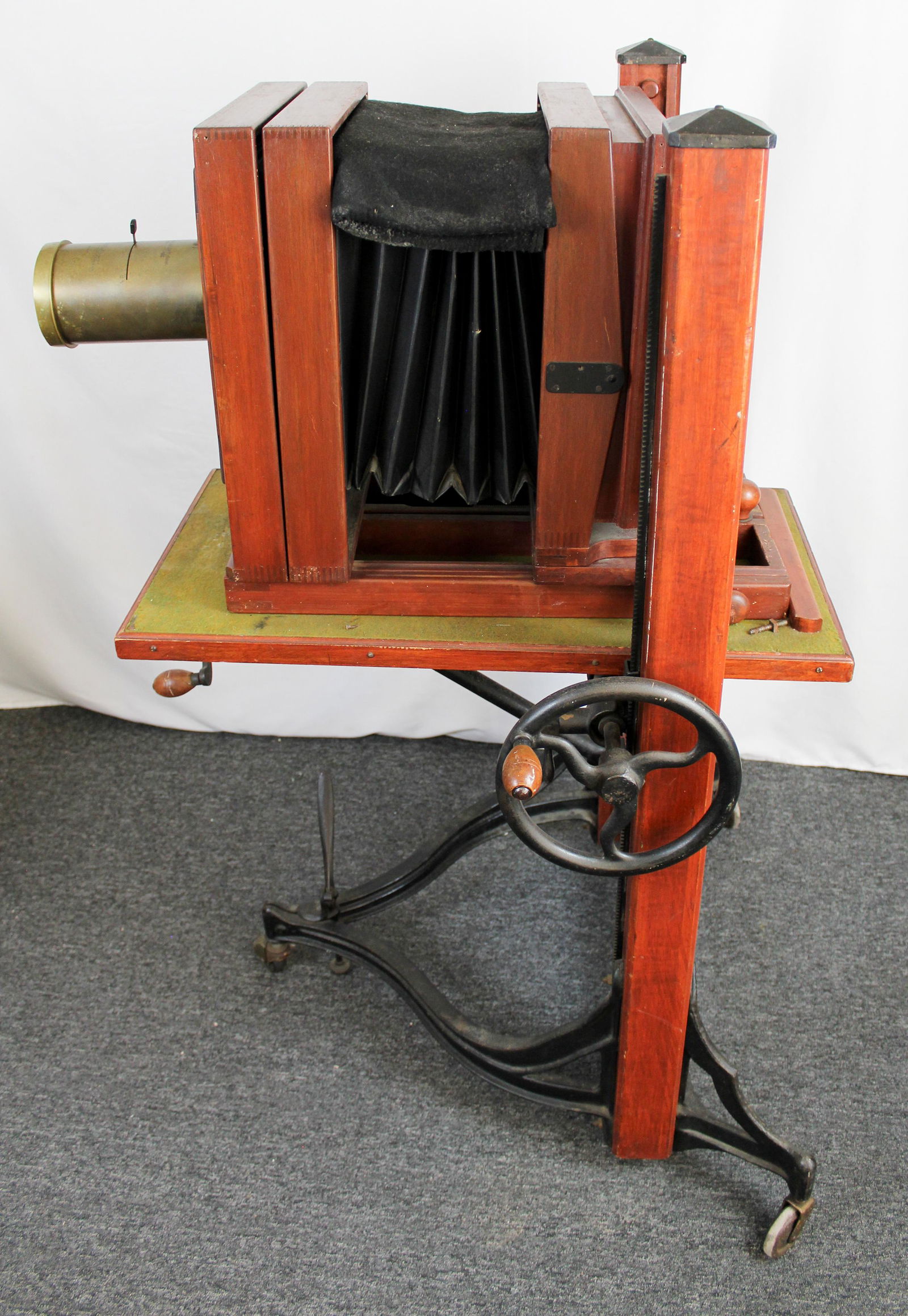 Antique Wooden Large Format Bellows Camera (1 of 11)