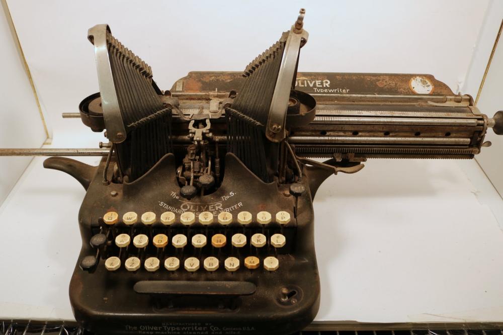 The Oliver No. 5 Standard Visible Typewriter: The Oliver No. 5 Standard Visible Typewriter