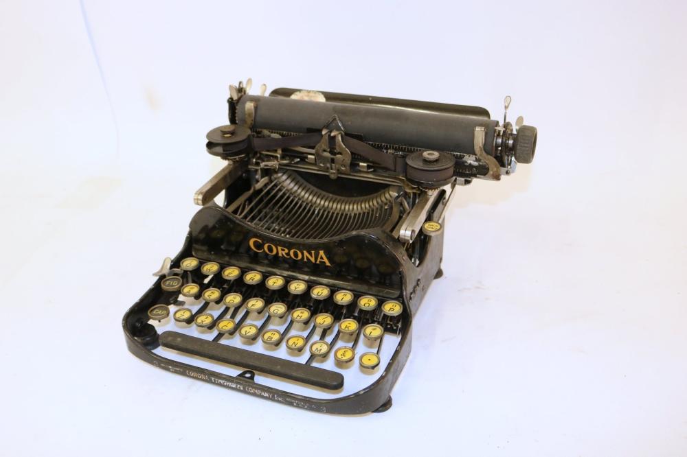 Folding Corona No. 3 Typewriter with Case: Folding Corona No. 3 Typewriter with Case
