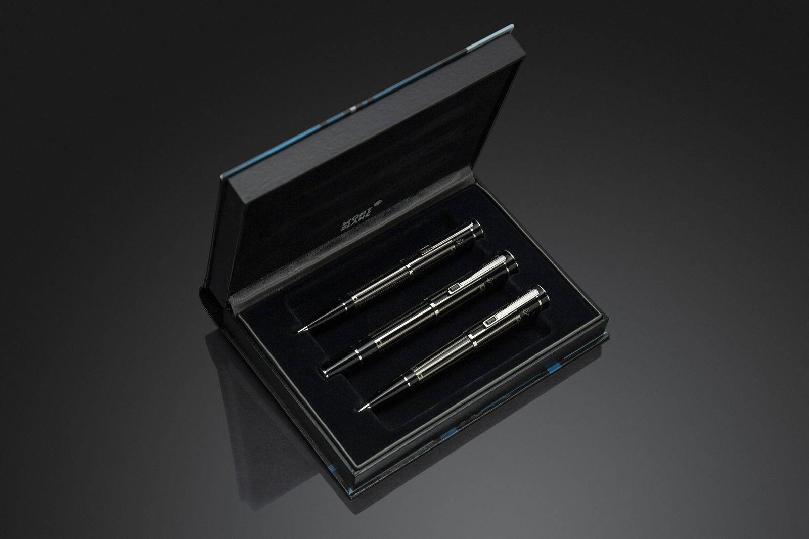 Montblanc Thomas Mann complete set: Montblanc "Thomas Mann" Limited Edition complete set, comprising fountain pen, mechanical pencil, and ballpoint pen. Fountain pen n. 01400/12000 Mechanical pencil n. 1400/3000 Ballpoint pen n. 01400/1