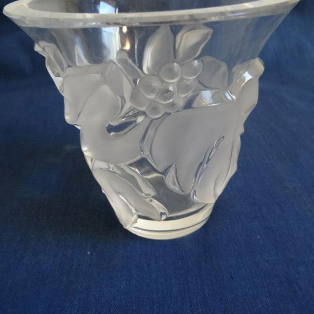 Lalique Crystal Samur Vase Grape Motif 5 1/2" (1 of 5)