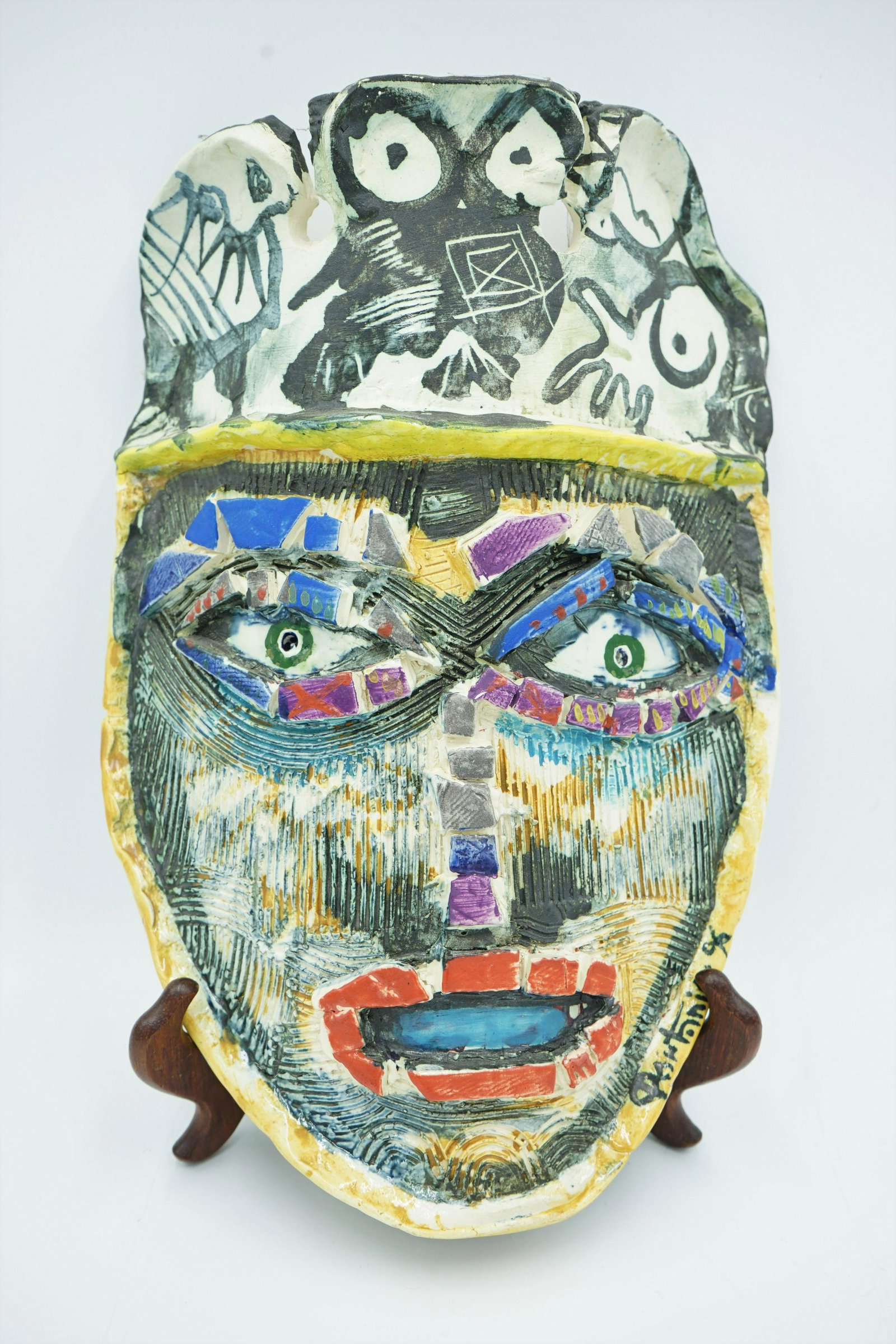GILBERT PORTANIER CERAMIC MASK 1996 FRENCH: A Gilbert Portanier Ceramic Mask from the Mid Century Modern Era. The ceramic mask sculpture is signed and dated on the lower right hand side.Height : 12 1/2" Length : 10" Weight: 12 lbs 12.6 oz