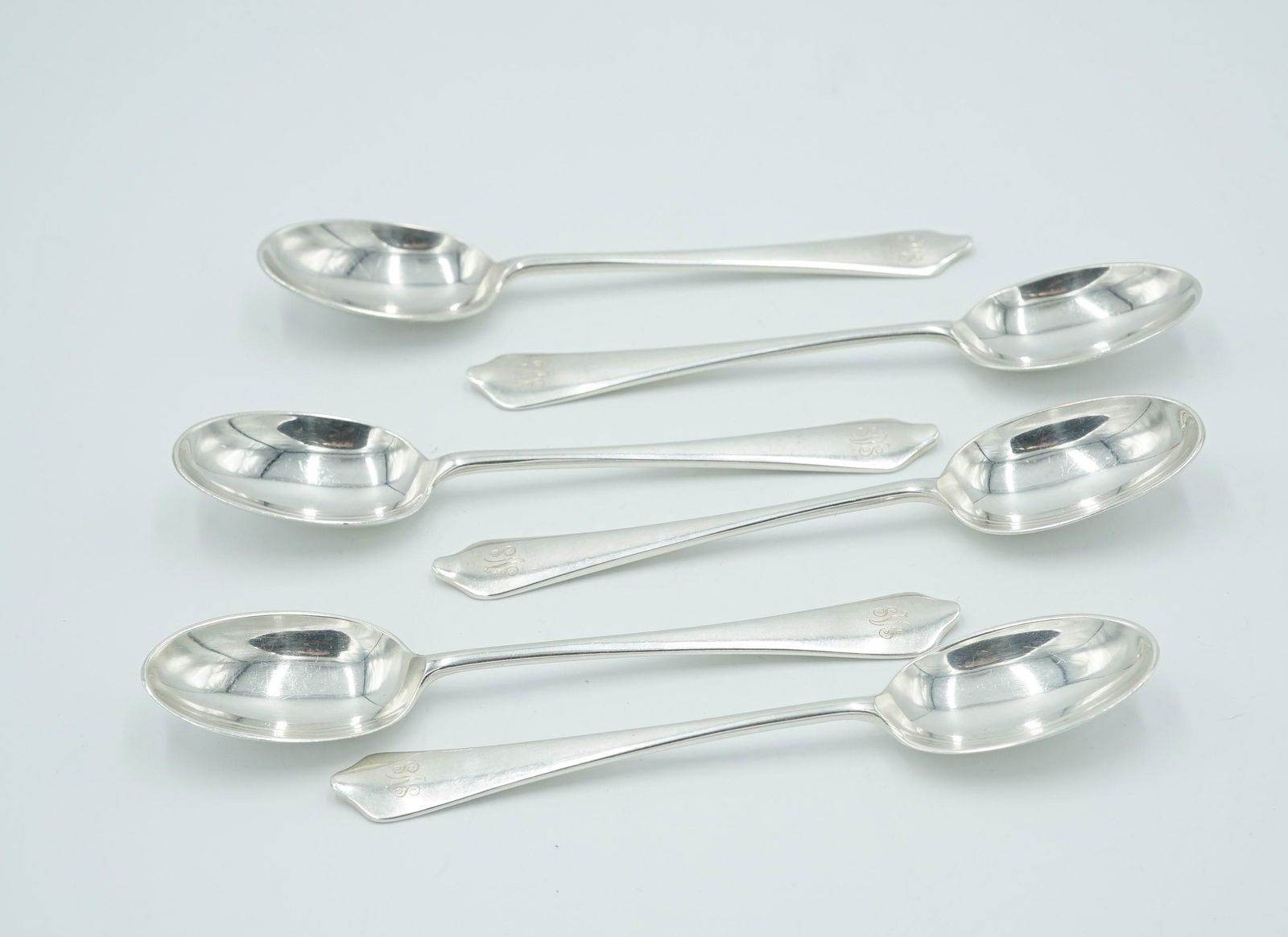 JAMES ROBERTSON ENGLAND SILVER TEASPOONS: James Robinson teaspoonsMeasures : 5 3/4"the handle is monogrammed SVS initial e leopard, lion facing to the left. CWFWeight: 8 oz.