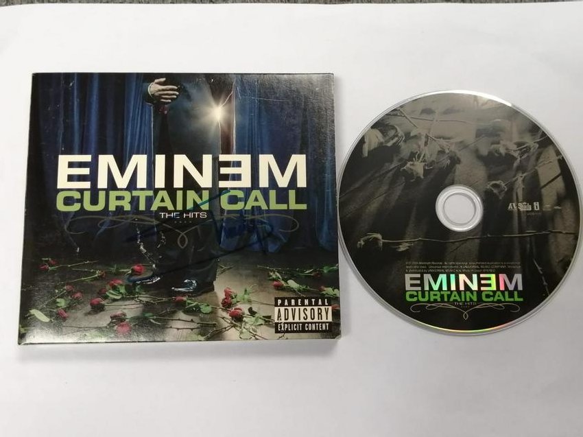 Eminem Curtain Call CD Disc + Booklet Autographed (1 of 1)