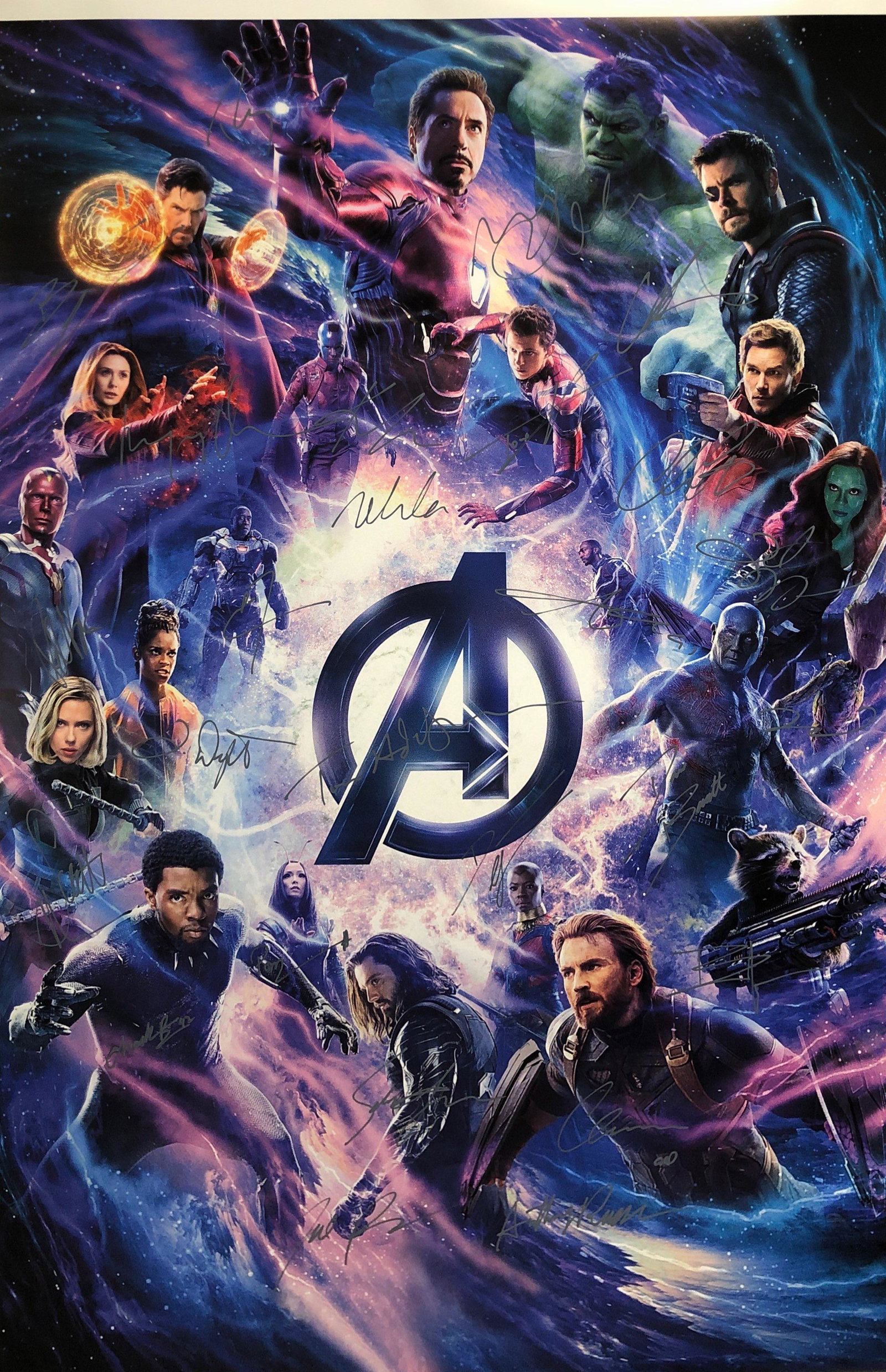 Avengers Art Stan Lee Scarlett Johansson Signed Poster: Autographed by: Robert Downey Jr., Chadwick Boseman, Chris Hemsworth, Elizabeth Olsen, Sebastian Stan, Karen Gillan, Scarlett Johansson, Tom Hiddleston, Benedict Cumberbatch, Tom Holland, Chris Pratt,