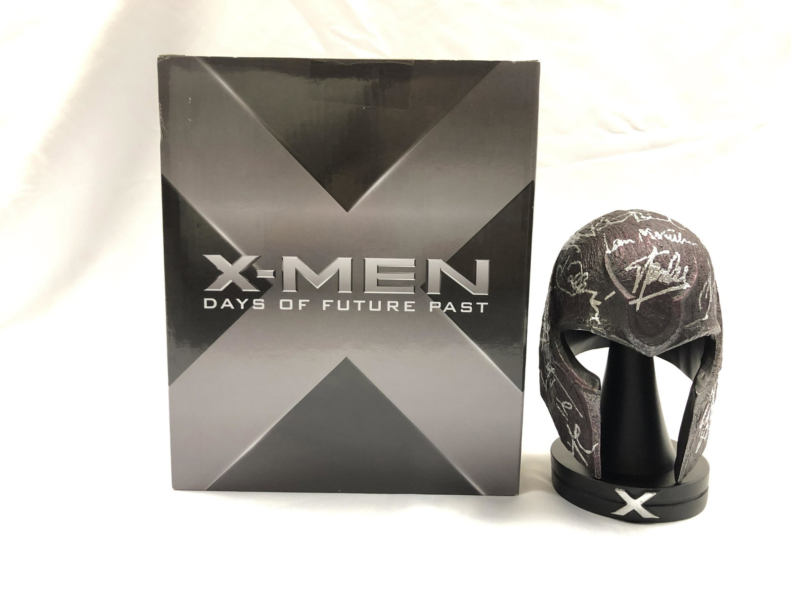Xmen Mask Jennifer Lawrence Autograph Signed: Autographed by: Jennifer Lawrence, Halle Berry, Patrick Stewart, Ian McKellan, James McAvoy, Michael Fassbender, Nicholas Hoult, Anna Paquin, Ellen Page, Peter Dinklage, Shawn Ashmore, Omar Sy, Evan P