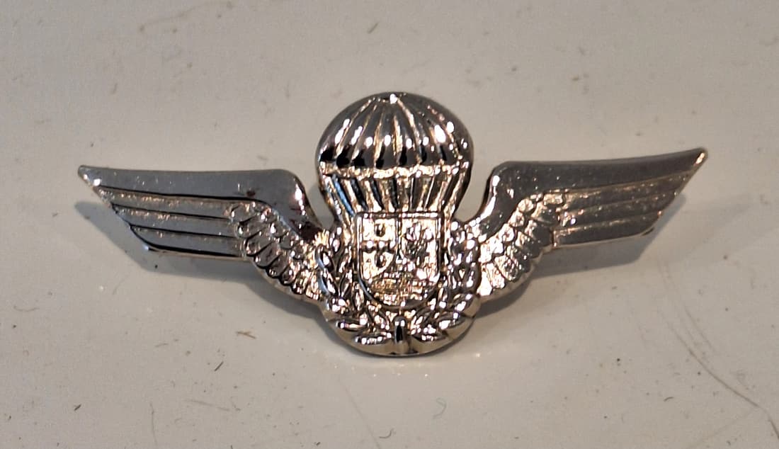 COLONIAL PORTUGESE. Special Parachute Group Wing: Mozambique SPG wing. Silver metal with brooch pin.