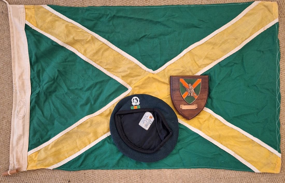 BORDER WAR.SADF Commando Flag , Beret & Plaque (1 of 1)