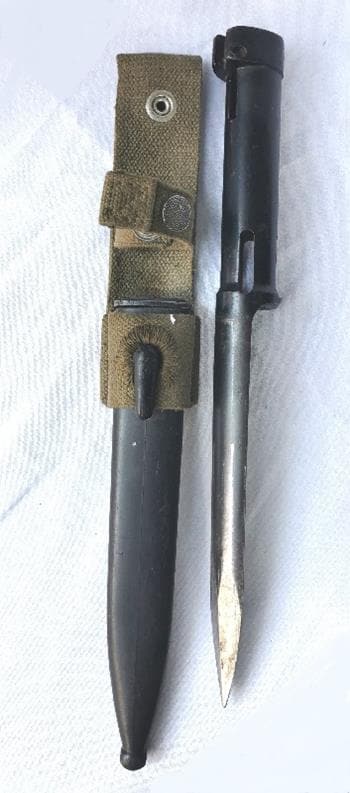 BORDER WAR.SADF R1 Bayonet & Frog (1 of 1)