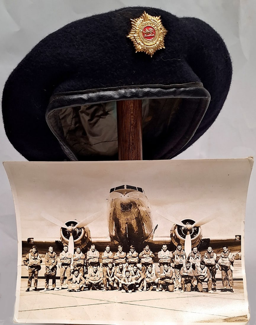 RHODESIA.Rhodesian Army Service Corps Beret & Dispatchers Group Photo (1 of 3)