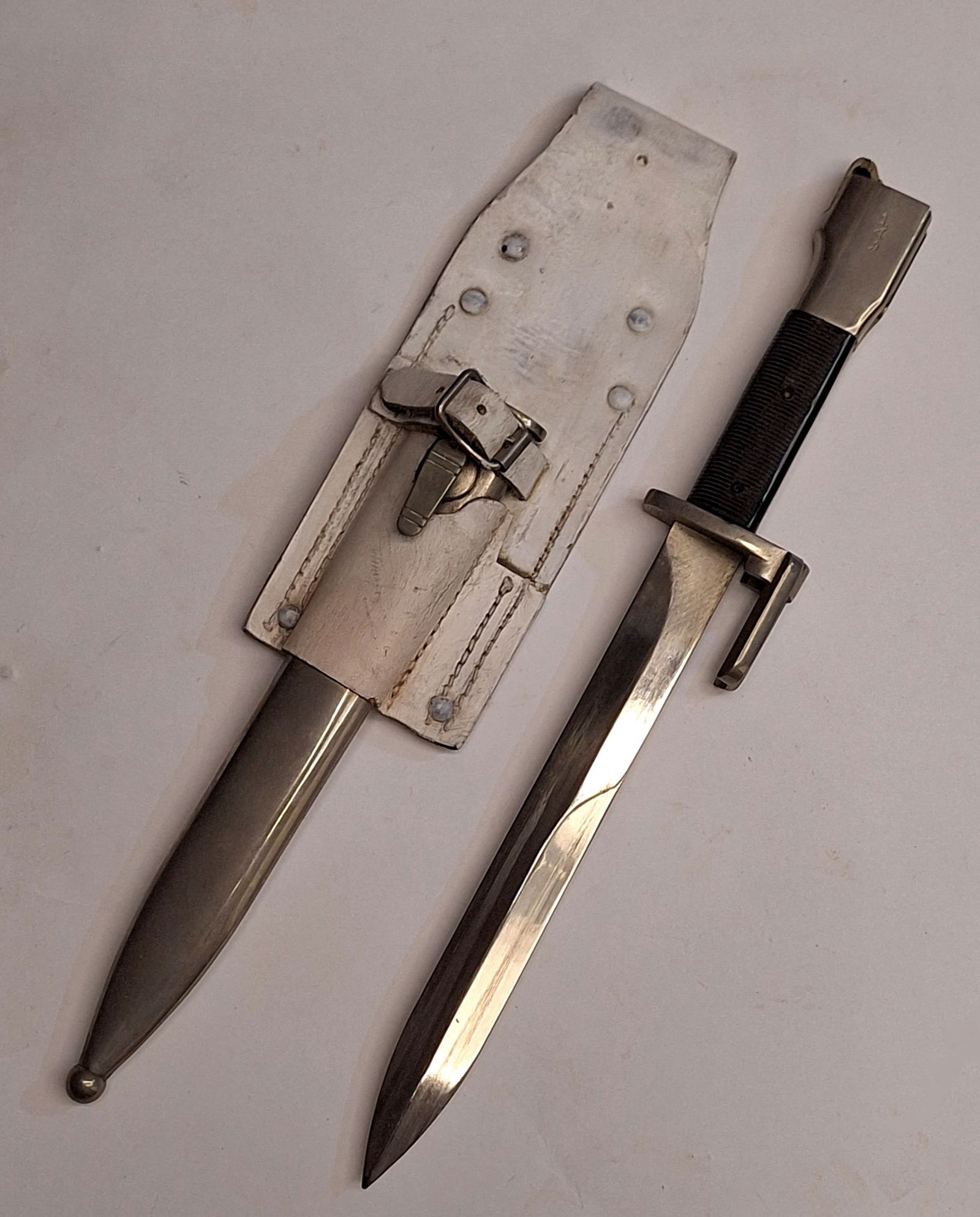 SOUTH AFRICA. SAP Parade Issue FN FAL Bayonet & Frog (1 of 3)