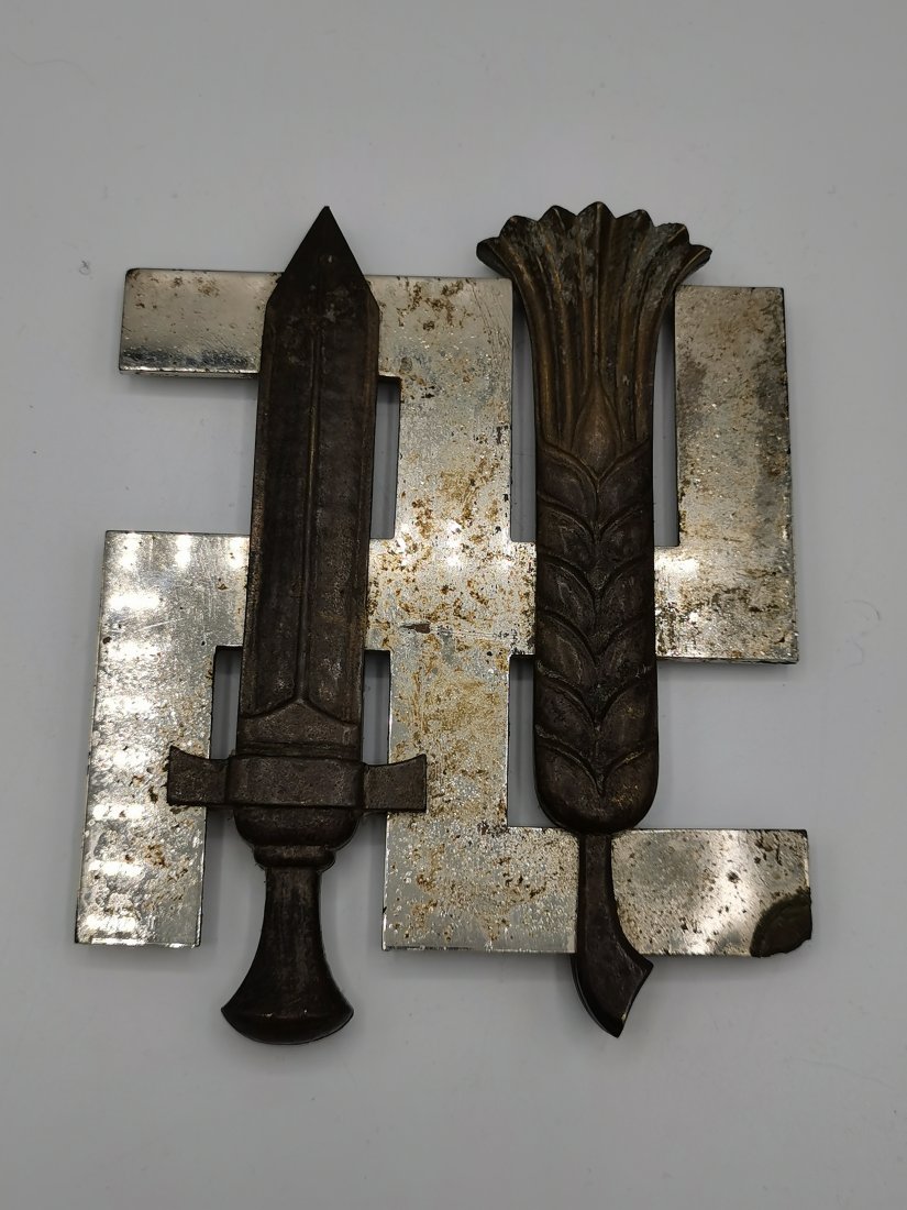 German WWII Reichsnährstand Flag Pole Topper: Reichsnährstand Flag Top "BLUT UND BODEN".Blood and Soil flag pole top. Pole top is missing the pole adapter. It's very nice though and a high quality piece. Very nice signature Ges, Gesch. Priessman