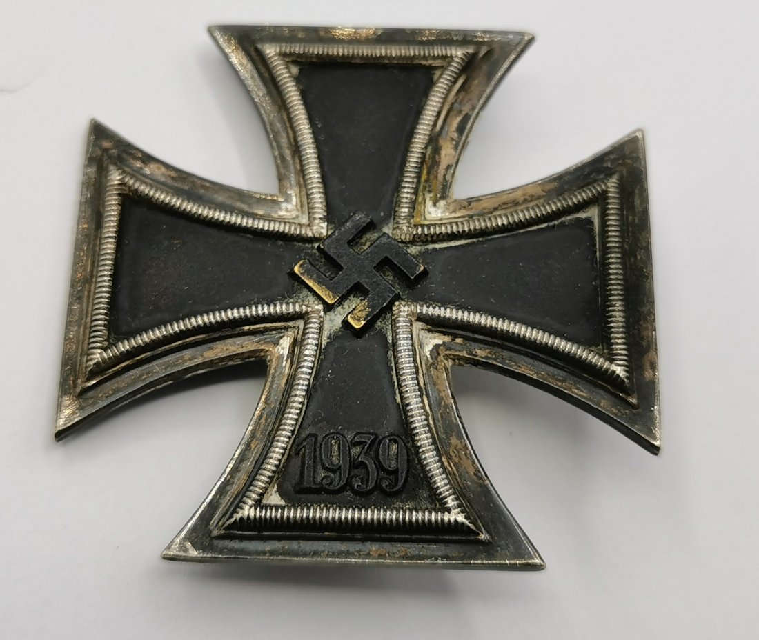 Iron Cross 1st Class, 1939. Eisernes Kreuz I Klasse.: On March 10TH 1813, Prussian King Friedrich Wilhelm III established the Iron Cross as a temporary award for bestowal during times of war. The Iron Crosses were reinstituted by King Wilhelm I on July 1