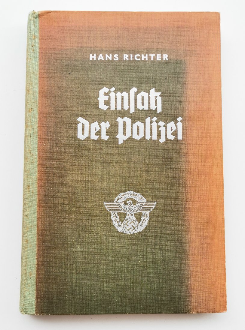 Book by Hans Richter "Einsatz der Polizei" 1943: Book by Hans Richter "Einsatz der Polizei" published in 1943. Hardcover book with 154 pages (48 pages are only photos) written by Polizeihauptmann Hans Richter and published in 1943 by the Central Pub