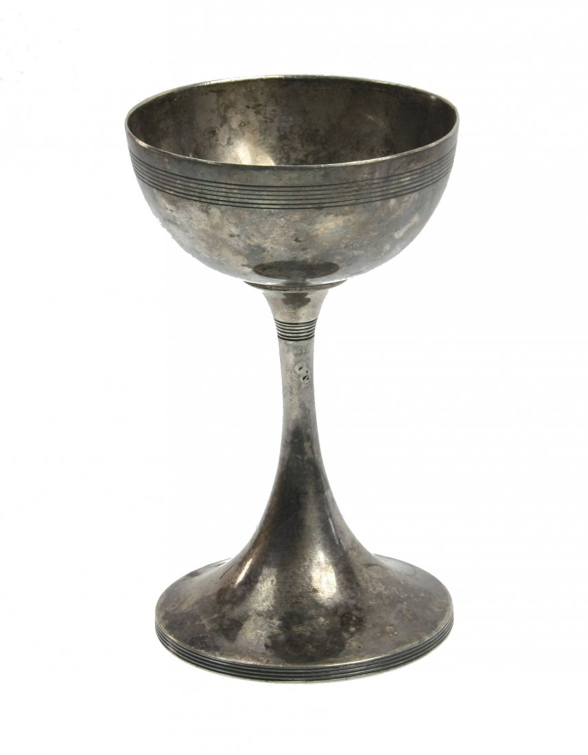 III Reich German cup from aviation school 1942: III Reich German cup from aviation school. Height 16 cm. The body has an engraved inscription: OFFZ KORPS FLUGZEUGFUHRERSCHULE A / B 62 U FLIEGERHORSTKOMMANDANTUR BAD VOSLAU 1.9.41- 12.1.42. On the bo