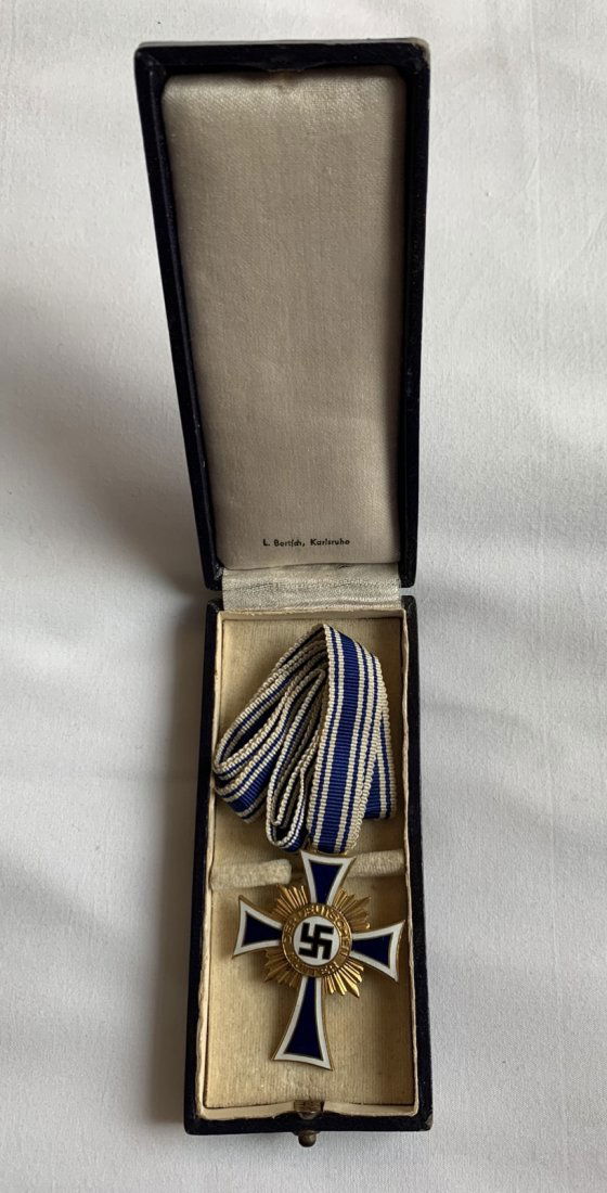 GERMAN CASED MOTHER'S CROSS IN GOLD (1 of 4)