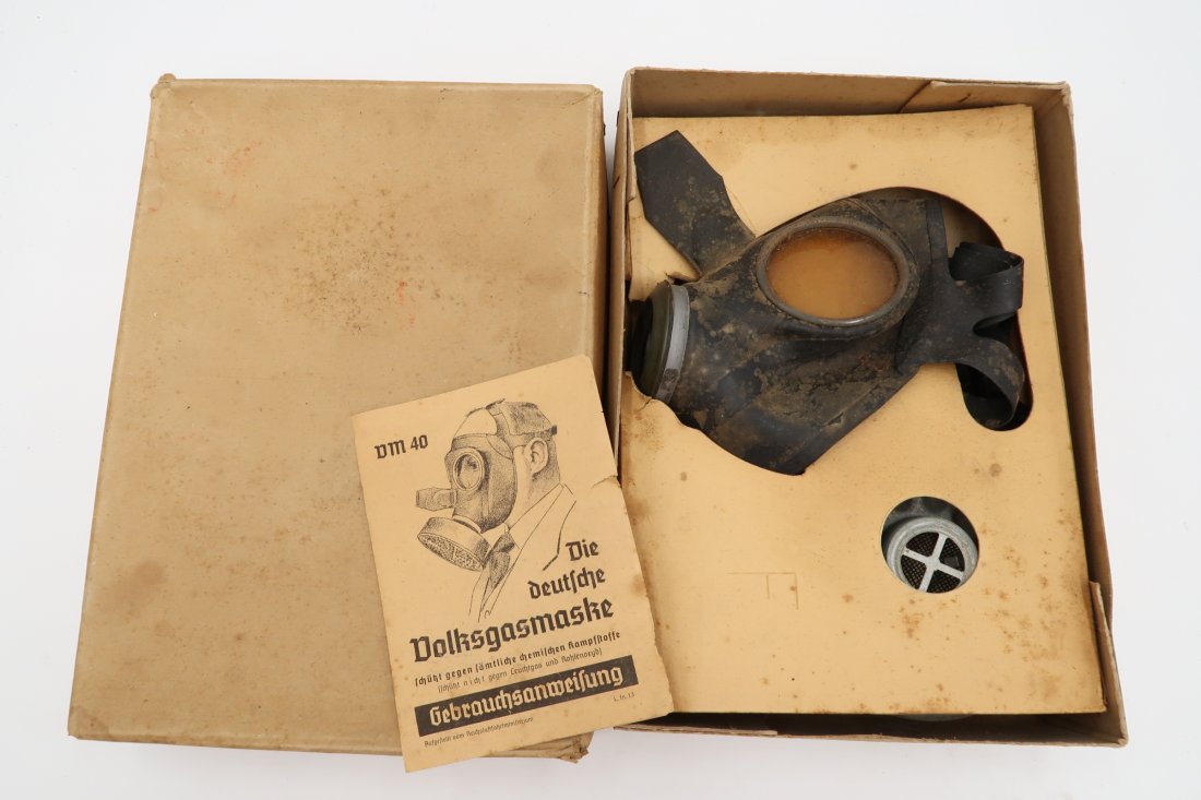 3 Reich - The German People's Gasmask with Box: New, never used gas mask, with an absorber and instruction manual packed in the original box.