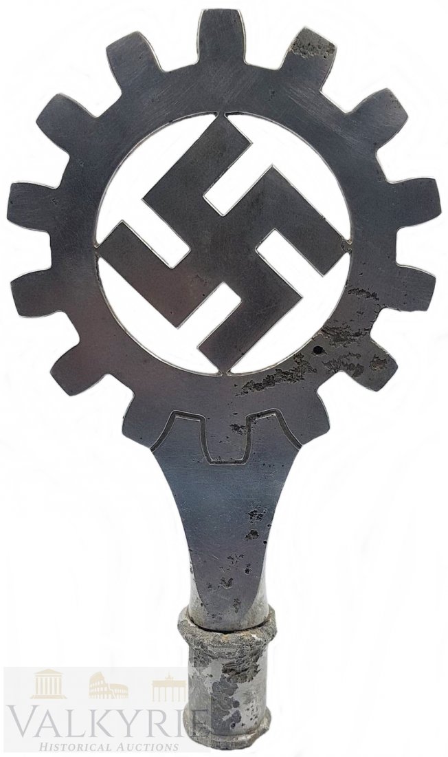 3 Reich - DAF Pole Top: DAF Pole Top Virtually all of the myriad military, civil, political and paramilitary uniformed organizations in existence during the Third Reich had their own flags and standards as part of their orga