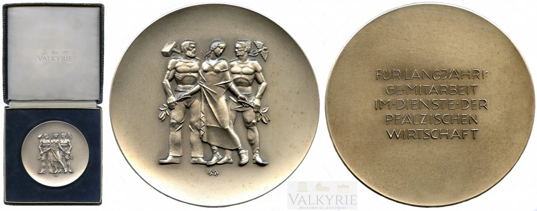 A German Association of the Economy Medal. (1 of 9)