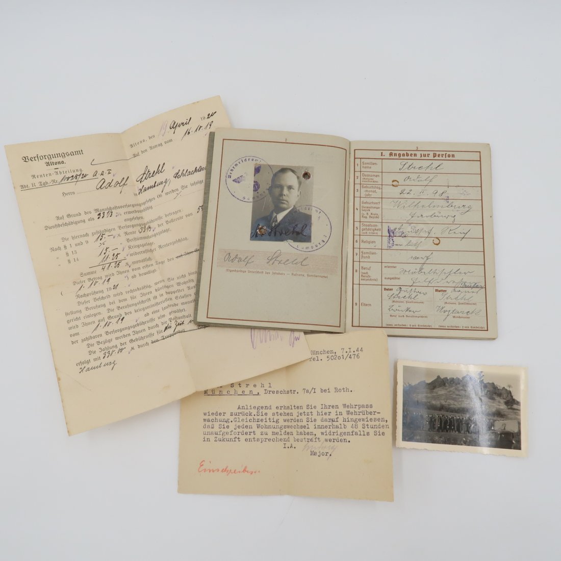 German WWII Wehrpass (1 of 5)