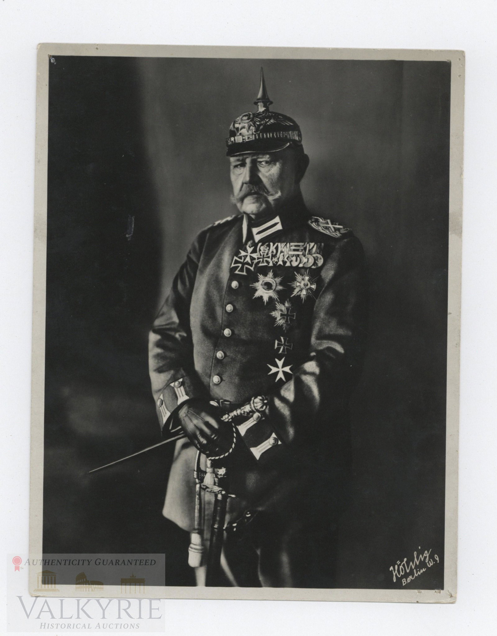 Cigarette Photo Album Sticker of Paul von Hindenburg: Cigarette photo album sticker depicting the German war hero of the WW1, Paul von Hindenburg. Sticker was never used in the photo book.*********This article is sent from our office in Europe**********