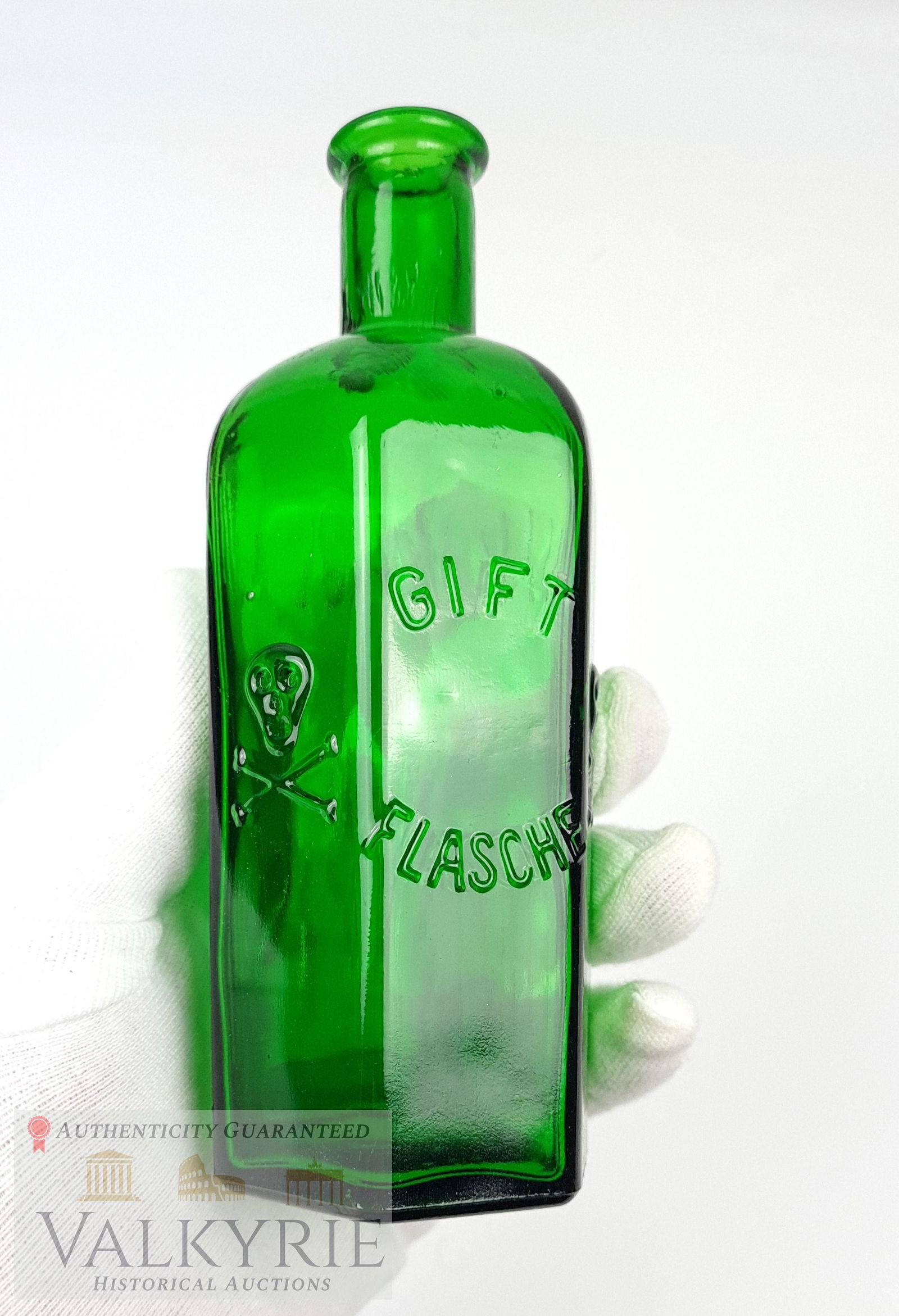 Very Rare Green Glass Bottle of Poison - III Reich Era: Very rare green glass bottle of posion in perfect condition produced during III Reich period. We can see in relief the skull and bones that indicates it's life threatening when anybody drinks and the