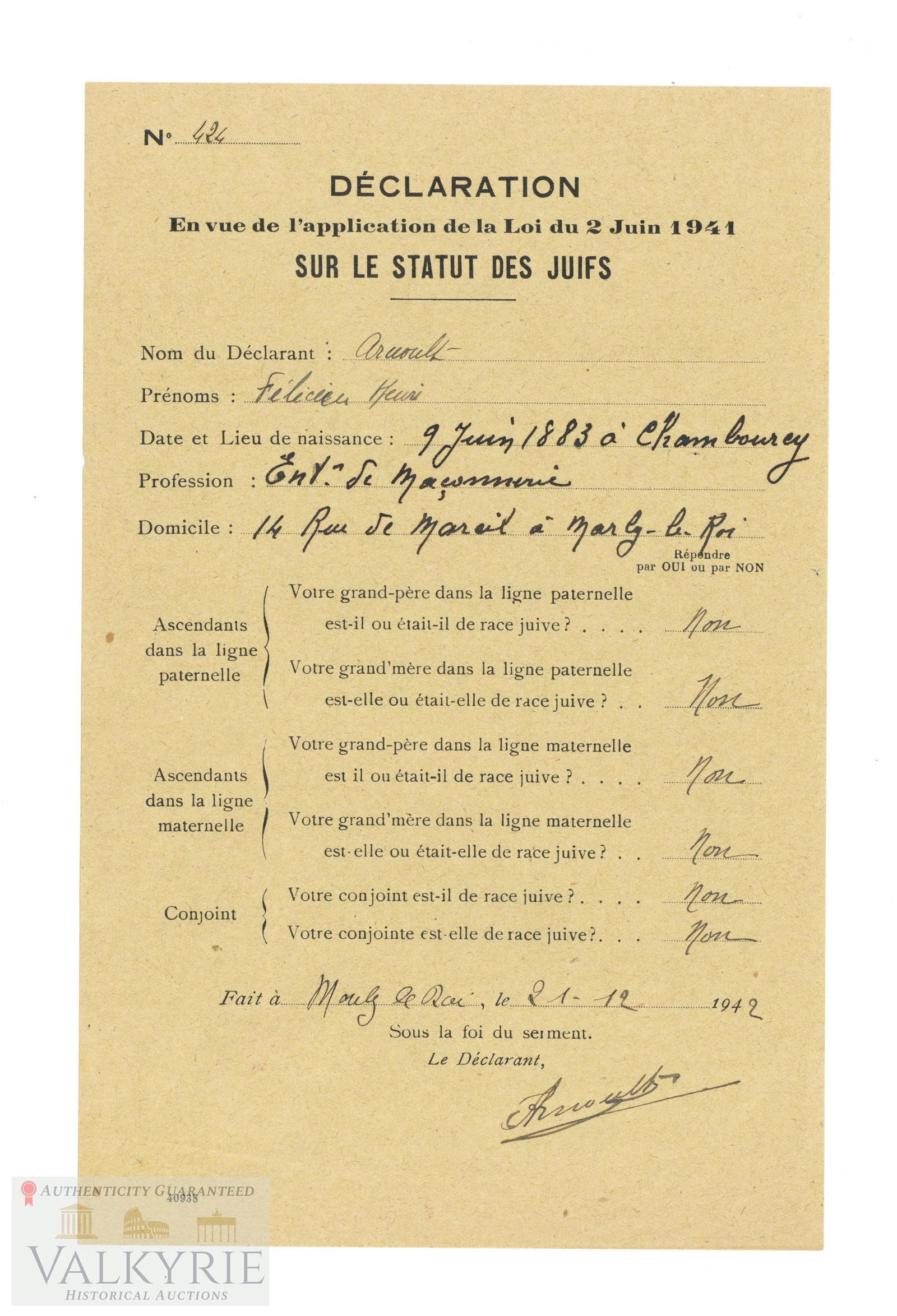 Very Rare French Filled-in Declaration Form about Jewish Origins 1942: Very rare French declaration form that was used to certify that a citizen was or wasn't Jewish or had or didn't had Jewish heritage. In this case it was filled-in in 1942. These declaration forms were