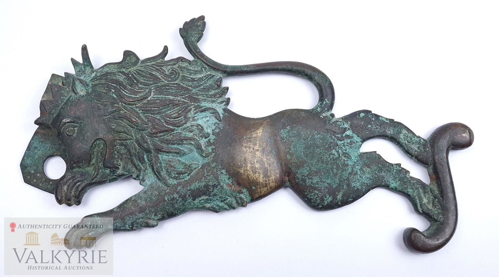 Very Old Bronze Jewish Babylonian Rampant Lion from Synagogue Ornament: Very old bronze made Jewish Babylonian rampant lion probably from a destroyed european Jewish synagogue. It's a part of a bigger ornament. Size: 27x16cm. *********Shipping from our office in Europe***