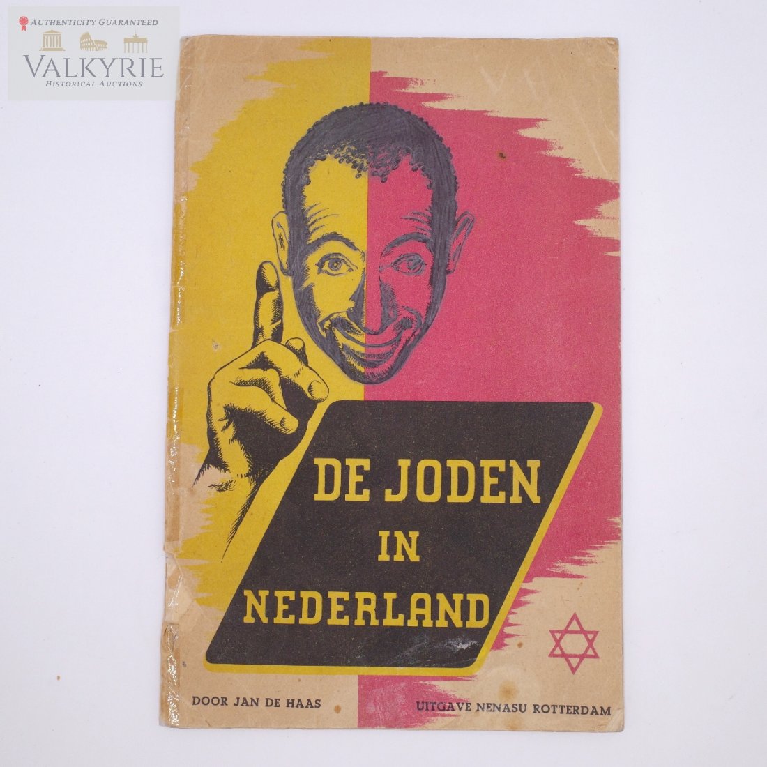 Anti-Semitic Dutch Book De Joden in Nederland - RARE Cover: Fiercely anti-Semitic and rare to find book published in The Netherlands. Illustrated with black and white photos. The author of this very shameful and incomprehensibly cruel reading, Hans Graf von Mo