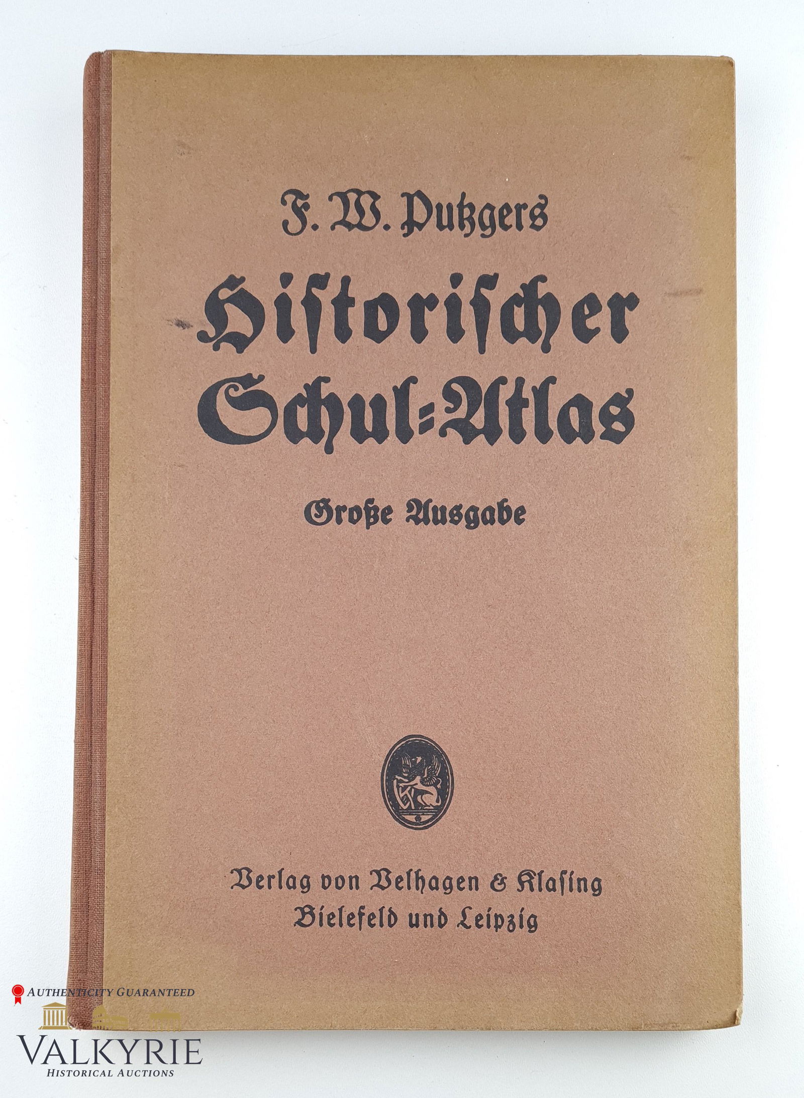 3 Reich - Book "Historical School Atlas. Big Edition": Book "Historischer Schul-Atlas. Grosse Ausgabe" (Historical School Atlas. Big Edition) by F.W. Putzgers. With dozens of colour maps and atlas. Hard cover. Good condition.**** Important**** Shipping fr