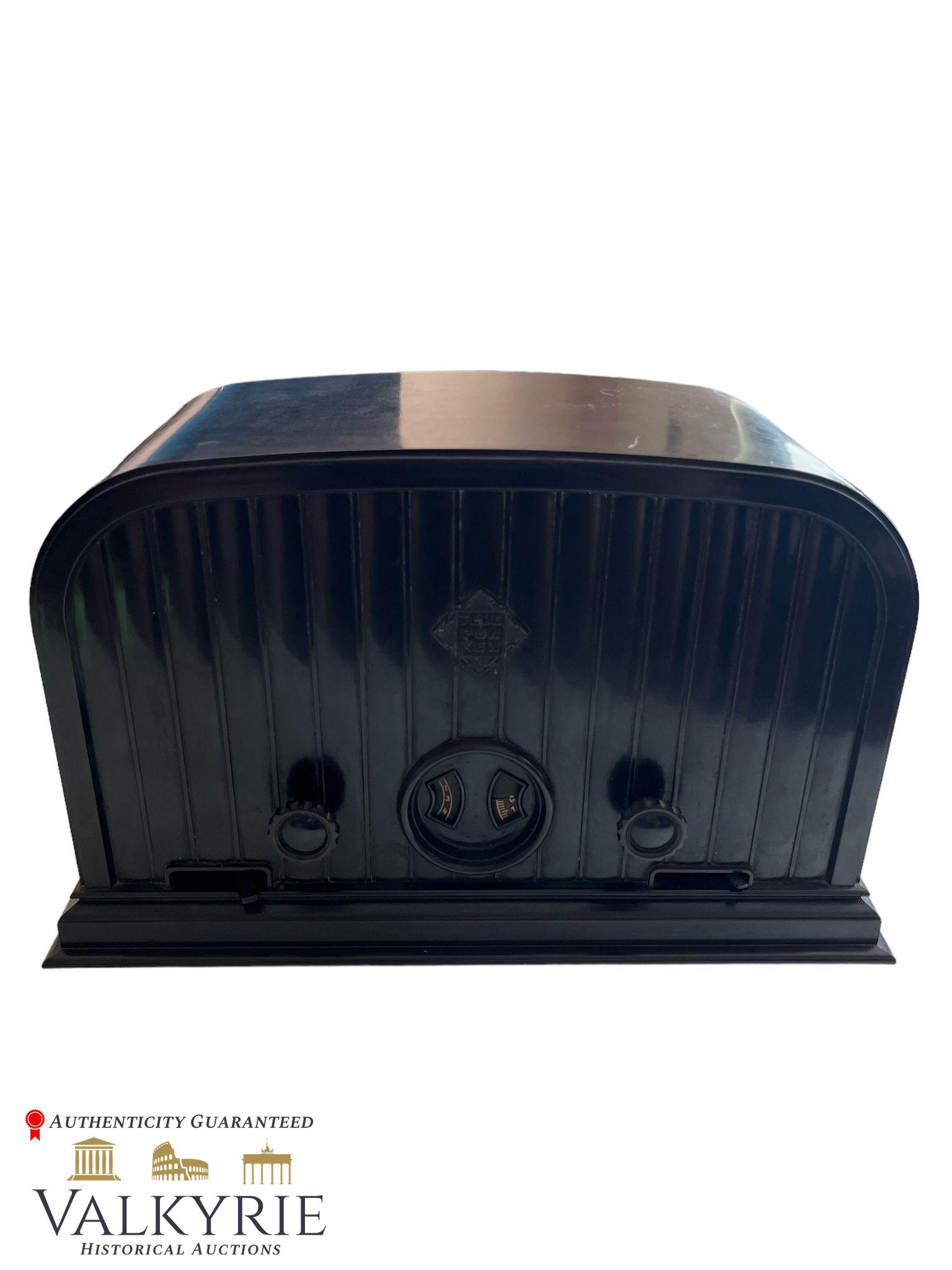 Old German Radio Device From the Early 30s - Manufacturer: Telefunken. Model 33W: Old German Radio Device From the Early 30s. Producer: TelefunkenModel: 33W.Country of production: Germany.Year of production: 1931-32.Dimensions: width x height x depth: 380 x 250 x 170 mm.Housing: ba
