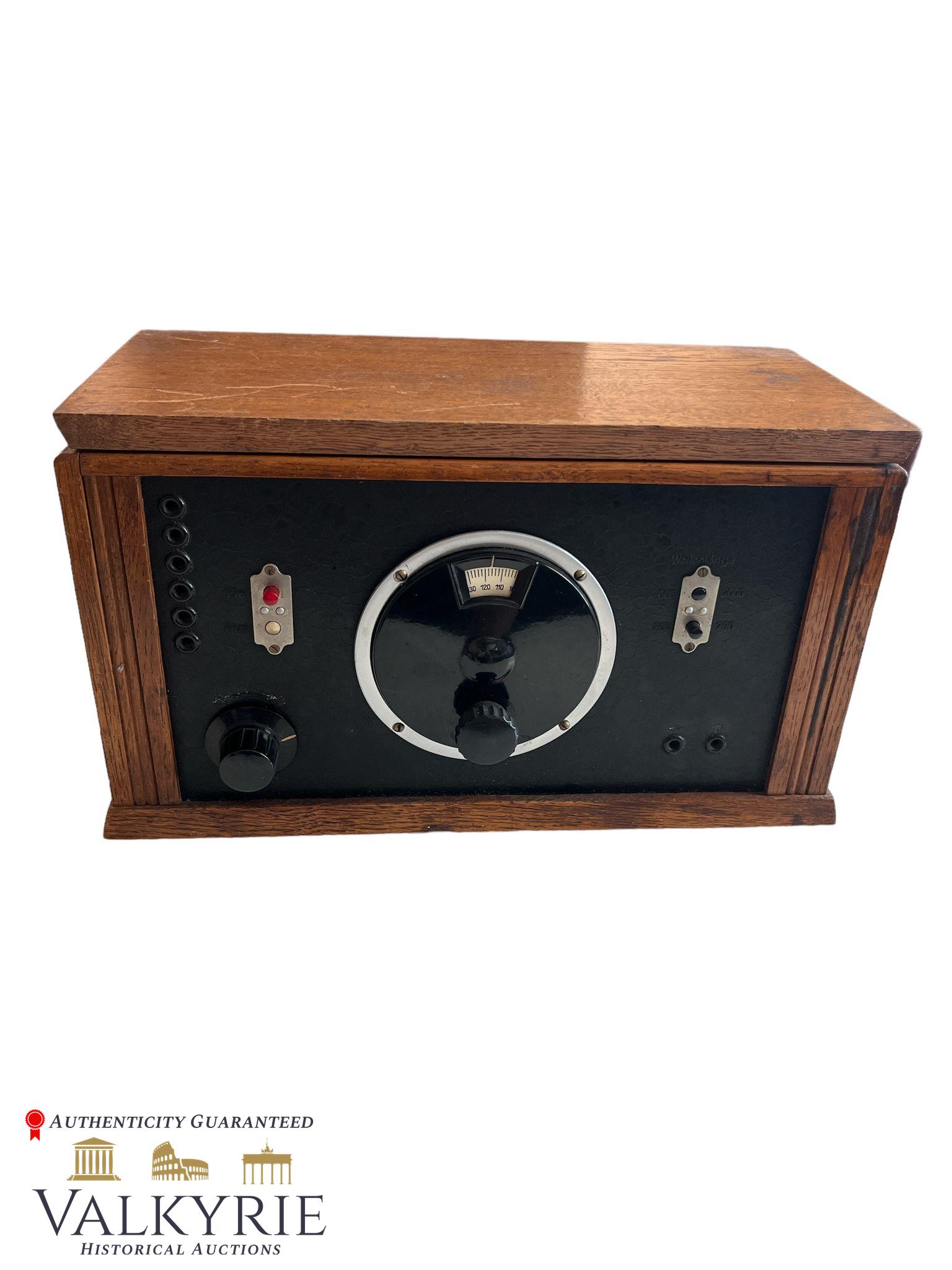 Old German Radio Device From the Early 30s - Manufacturer: Mende. Model E52 (1 of 5)